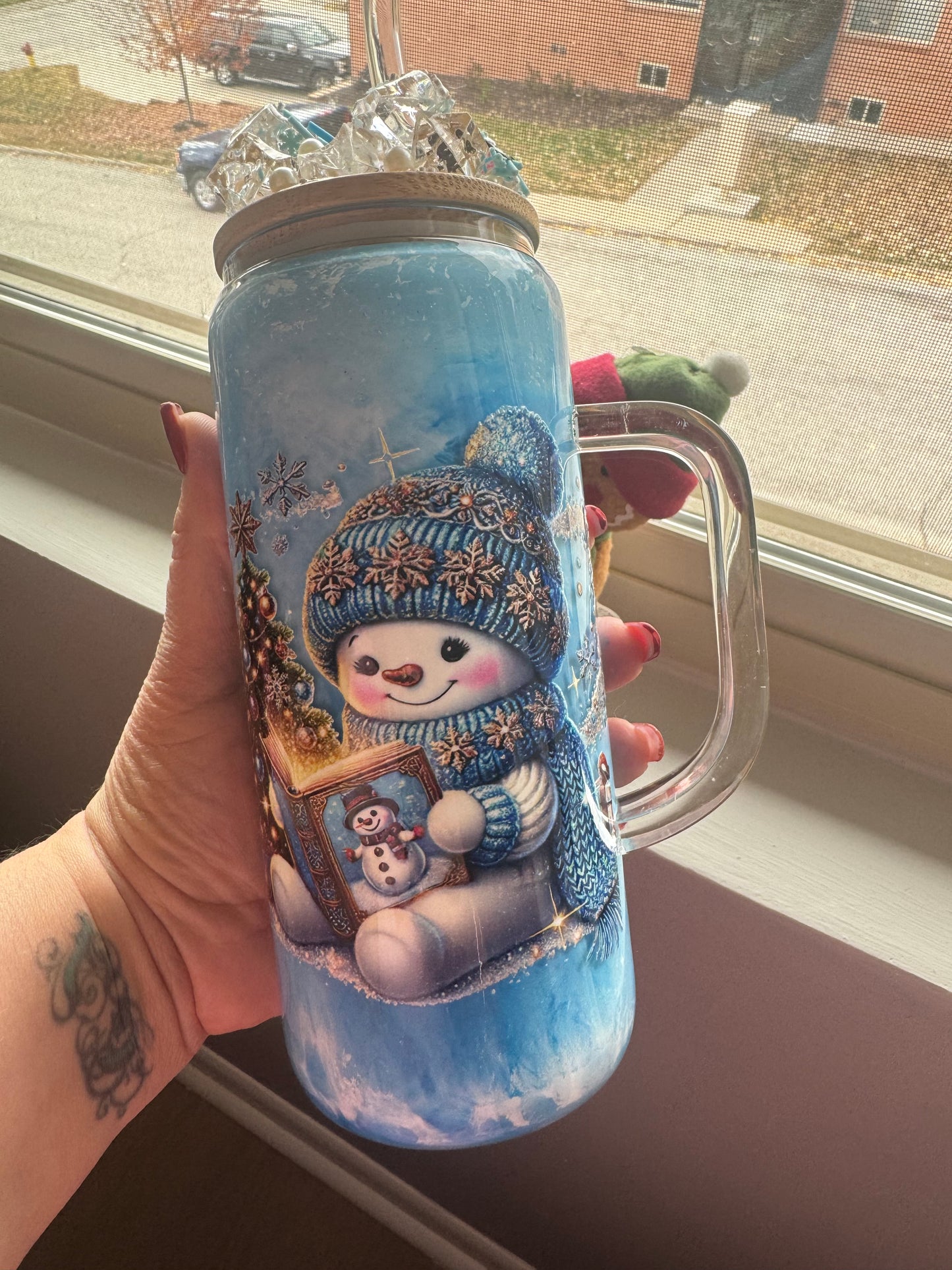 20oz Glass Snowglobe Mug with Handle, Swirl Effect, Snowman Design. Includes Decorated Bamboo Lid and Plastic Straw