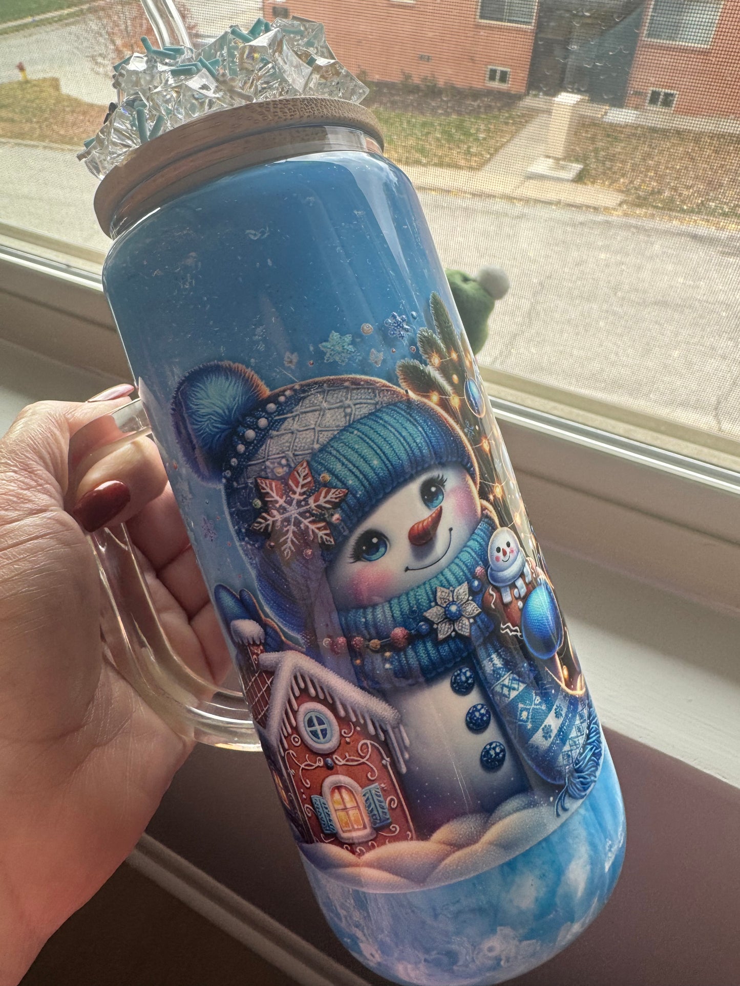 20oz Glass Snowglobe Mug with Handle, Swirl Effect, Snowman Design. Includes Decorated Bamboo Lid and Plastic Straw